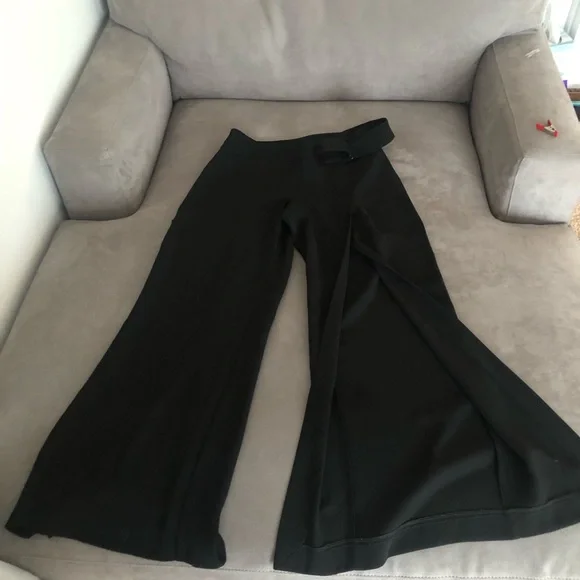 CACHE HOST PICK black pants. Unique sexy slit on one front leg and one back leg. - Picture 1 of 16